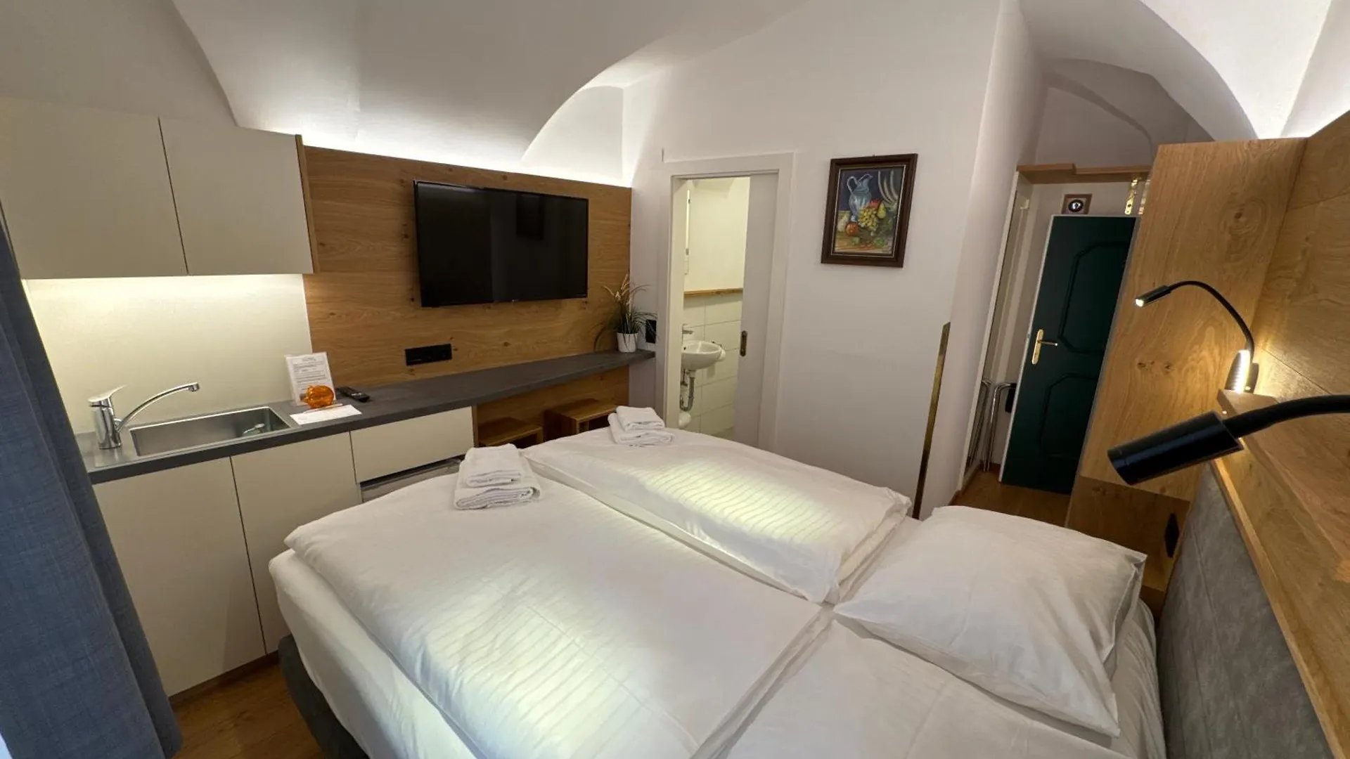 Guesthouse Mozart - Apartment House Salzburg 0*,  Austria